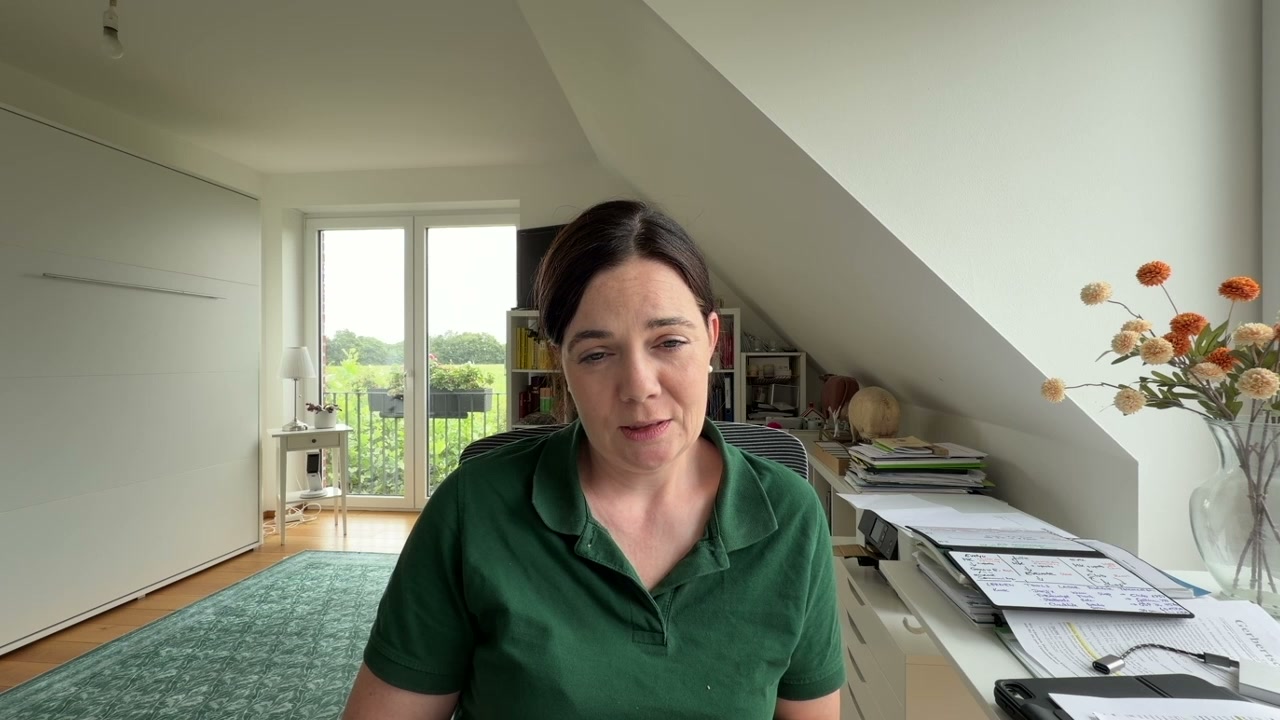 Dr. Eva-Maria Casteel in der wöchentlichen Fragerunde